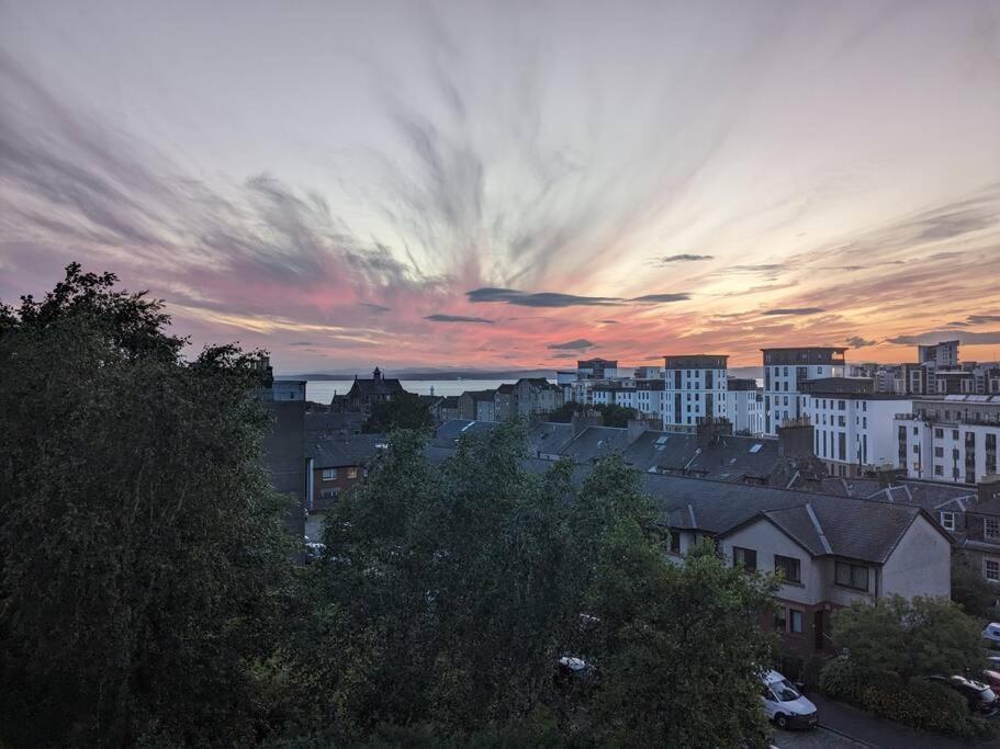 Peaceful Oasis By The Sea Apartment Edinburgh Exterior photo